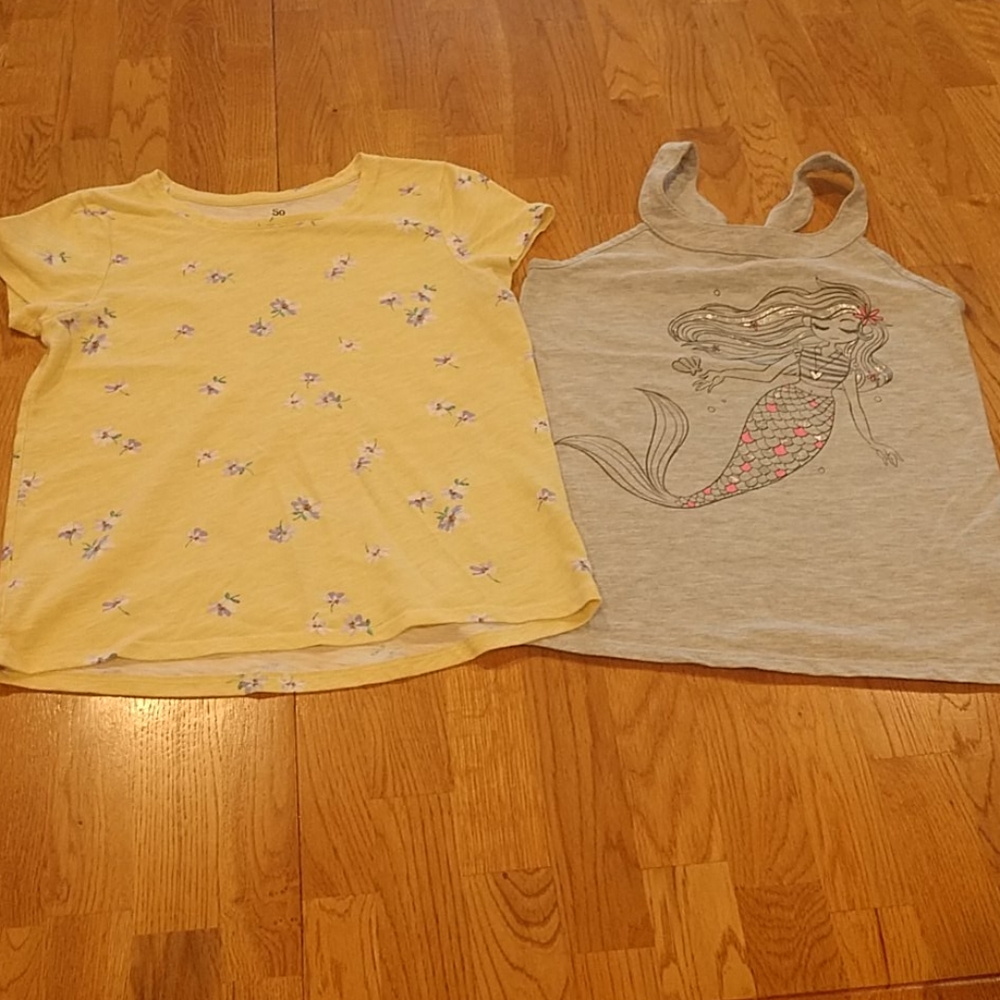 2 Girls Short Sleeves Tees